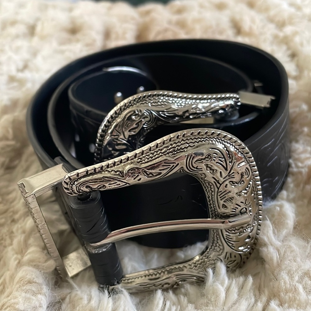 Black double buckle belt